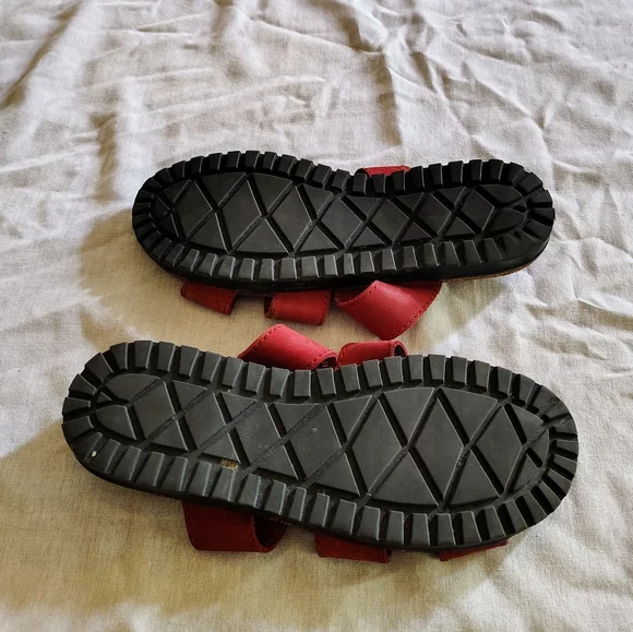 Ladies Size 6.5 Eddie Bauer Red Genuine Suede Strap Sandals - Picture 5 of 5